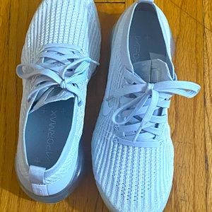 Light gray Nike vapor max size 8 woman